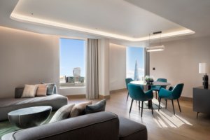 Juego <span class=keywords><strong>de</strong></span> Muebles <span class=keywords><strong>de</strong></span> Dormitorio <span class=keywords><strong>de</strong></span> Madera Moderna AmericInn - Armario, Cabecera, Silla y Sofá Ecológicos y Duraderos en Liquidación - Product Image 3