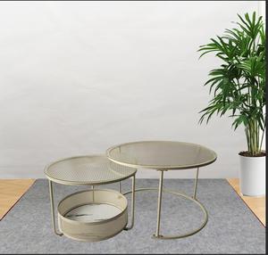 Moderner Runder Gerillter Glas-Couchtisch mit Goldenem Metallrahmen für Wohnzimmermöbel und Heimeinrichtung - Product Image 2