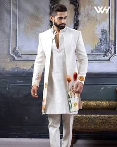 Conjunto de Kurta y Pijama Color Granate con Patrón Bordado, Ropa Étnica Tradicional India, Traje para Bodas y Fiestas con Diseño Elegante - Product Image 3