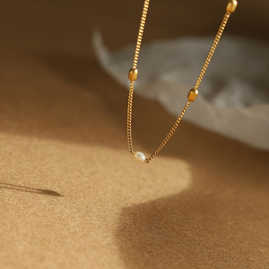 Collier unisexe plaqué or 18 carats avec perles baroques géométriques tendance, chaîne en acier inoxydable naturel à maillons, logo personnalisé, cadeau - Product Image 4