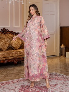 Abaya pour femmes musulmanes en polyester, style nouveau, imprimé de paillettes élégantes, en stock directement de l'usine, pour la vente en gros de vêtements du Moyen-Orient - Product Image 2