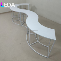 LEDA Nouveau Stand de Présentation en Métal Courbé de 1,80 m pour Mariages, Pique-niques en Extérieur et Décoration d'Événements – Design Serpentine