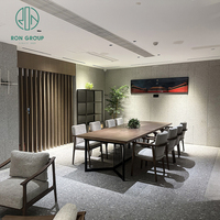 Ensembles de meubles de restaurant commercial luxueux Table en bois carrée coussin en cuir chaise en acier inoxydable pour café Bar hôtel utilisation