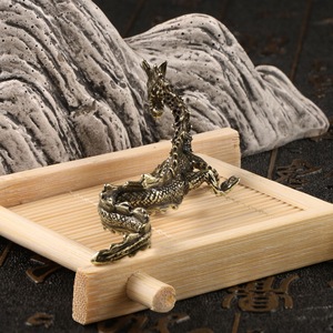 1 Pezzo Drago Volante Cinese in Ottone Anticato, Decorazione Artigianale, Oggetto da Collezione per Tè - Product Image 2
