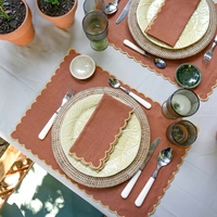 Sets de table en lin écologiques faits à la main à bords festonnés, couleur terre cuite, carrés, lavables, pour extérieur, style ferme, dîner de Thanksgiving, maison