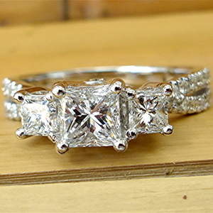 Anello di Fidanzamento con Zirconia Cubica per Donne, Fascia con Gemma Simulata alla Moda e Stile Elegante - Product Image 3