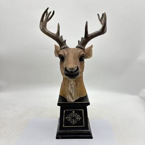 Scultura in Resina a Forma di Testa di Cervo con Base Assortita, Decorazione Artistica per Hotel e Parchi, Artigianato Personalizzato a Forma di Cervo, Statuette in Resina per la Casa - Product Image 1