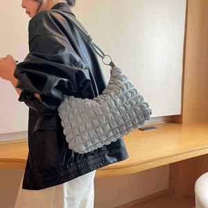 I-0191 Bolso de moda con efecto arrugado y burbujas, tipo tote, acolchado, de hombro y bandolera para mujer, con asa única, de fieltro de 6 pulgadas - Product Image 5