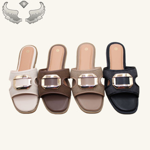 Sandalias y zapatillas planas informales de nuevo diseño de verano de alta calidad para mujer, sandalias y zapatillas transpirables con punta abierta para exteriores para mujer - Product Image 1