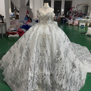 Vestido de Novia de Gala Mc039 con Cristales Brillantes, Bordados Deslumbrantes y Cola Capilla, Largo hasta el Suelo, 100% Exquisito - Product Image 3
