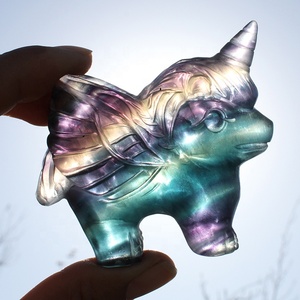 Calcite intagliata a mano all'ingrosso di cristallo di unicorno di Fluorite arcobaleno naturale intagliato a mano - Product Image 3