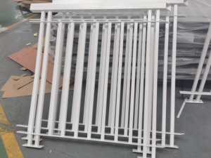 Clôtures en aluminium <span class=keywords><strong>et</strong></span> rampes en alliage d'aluminium : robustes, durables, esthétiques, faciles à installer <span class=keywords><strong>et</strong></span> peu coûteuses. - Product Image 4
