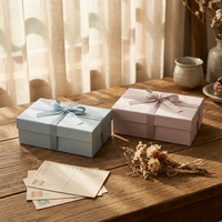 Boîte cadeau rigide de luxe écologique bleu Morandi avec laminage mat et gaufrage pour faux cils