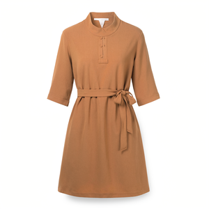 Robe midi en soie de mûrier unie à manches courtes, coupe trapèze, décontractée pour femme avec ceinture à la taille - Product Image 1