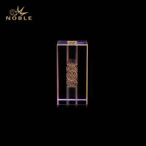 Cubo de Cristal Morado <span class=keywords><strong>con</strong></span> <span class=keywords><strong>Palabra</strong></span> Árabe Grabada en Color Dorado, Regalo Religioso Islámico para Ocasiones como Ramadán y Eid, Recuerdo - Product Image 6