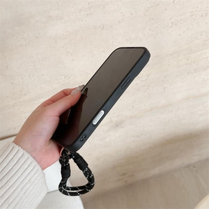 Nouveau Style français métal classique Logo étiquette couverture avec poignet corde suspendu étui de téléphone portable pour <span class=keywords><strong>iPhone</strong></span> 16 15 14 <span class=keywords><strong>13</strong></span> Pro Max - Product Image 3