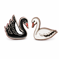 Broche en métal cygne blanc et noir au design personnalisé Émail doux et dur fait à la main Épingles ou vêtements décoratifs