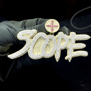 AARVA JEWELS Colgante de Moissanita con Nombre Personalizado, Letra Hip Hop, Corte Brillante, Chapado en Oro de 18K, Plata 925, Certificado por Terceros - Product Image 1