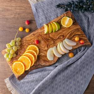Tagliere rustico fatto a mano in legno d'ulivo vassoio per salumi tagliere piatto da portata per la cucina - Product Image 4