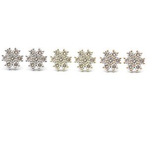 Boucles d'oreilles clous élégantes personnalisées en or blanc massif 18 carats avec diamants véritables, motif flocon de neige et grappe de fleurs, cadeau mignon pour femme, Hong Kong - Product Image 2