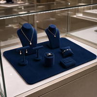 Présentoir et organisateur de bijoux personnalisé en MDF et daim beige/bleu pour colliers, boucles d'oreilles, bagues, bracelets – Présentation de comptoir pour la vente au détail
