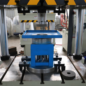 Prensa hidráulica automática de cuatro columnas Moldes personalizados Bomba formadora de polvo de tres haces Incluye motor de engranaje - Product Image 5