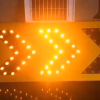 Panneau de signalisation routière solaire LED en aluminium personnalisé, meilleures ventes, lumières jaunes/rouges, visibilité 800m, 200h de fonctionnement continu par temps pluvieux