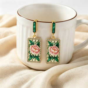 Orecchini Smaltati a Forma di Rosa con Foglia Verde, Design Floreale, Accessori di Moda per Donne - Product Image 5