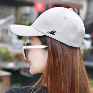 Gorra de Béisbol Unisex Negra con Bordado 'M', Protección Solar, Gorro de Verano de Malla, Estilo Moderno para Parejas - Product Image 2