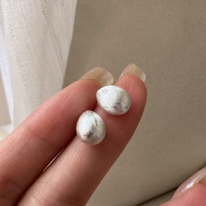 Pendientes de Plata de Ley 925, Elegantes y Ligeros, Hipoalergénicos, con Acabado Cepillado, Ovalados, para Uso Diario - Product Image 4