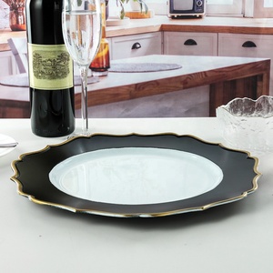 Assiettes de présentation irrégulières en plastique noir, rose et bleu de 13 pouces avec bord doré et motif floral pour la décoration de mariages, fêtes et événements - Product Image 3