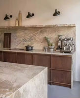Meubles de cuisine modernes en bois foncé du Vermont, armoires sur mesure à panneaux plats avec îlot en pierre pour l'intérieur de villa