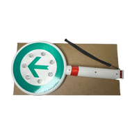 Panneau d'arrêt de circulation à LED clignotant rechargeable en matériau PE avec panneau d'arrêt à LED et flèche 19cm x 37cm