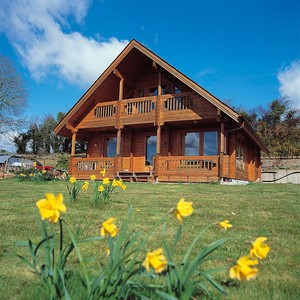 Cabane d'été en bois de style traditionnel, structure en bois naturel, montage facile, utilisation en camping et en extérieur - Product Image 5