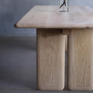 Ensemble table et bancs de salle à manger 4 places en bois massif, style Wabi-Sabi moderne et épuré, design nordique français pour salon - Product Image 3