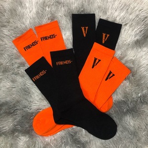 Calcetines de hombre <span class=keywords><strong>Vlone</strong></span> European and American Street Skateboard Orange Big V Tide Brand Ins Cotton Women Medias Pareja - Product Image 1