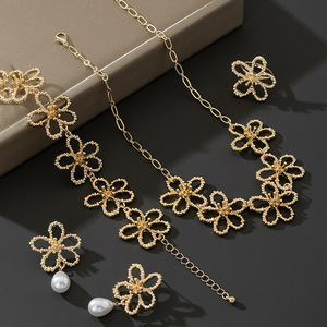 Ensemble de bijoux pour femmes en or plaqué or, avec fleurs creuses, collier, bague, bracelet, pour fête, mariage, 4 pièces, bijoux en perles d'or pour femmes - Product Image 4