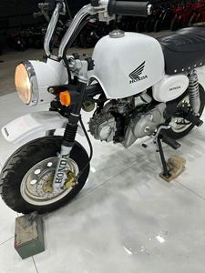Gebrauchtes Honda <span class=keywords><strong>Monkey</strong></span> <span class=keywords><strong>50cc</strong></span> Klassisches Retro-Minimotorrad Luftgekühlt Einzylinder Langlebig Offroad/Sport Spaß Freizeit Pendler - Product Image 2