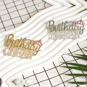 Broche Couronne Lettre Personnalisée <span class=keywords><strong>Reine</strong></span> Anniversaire pour Femme Accessoire de Fête Épingle - Product Image 3