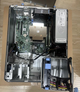 Servidor en Torre T160 Compatible con 3 Discos Duros/SSD SAS/SATA de 3.5 Pulgadas, 3 Discos Duros/SSD SAS/SATA de 3.5 Pulgadas + 2 Discos Duros/SSD SAS/SATA de 2.5 Pulgadas - Product Image 6