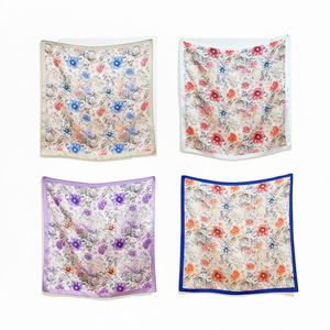 Foulard Quadrato con Piccoli Fiori 70x70Cm, Sciarpa per Donne, Accessorio di Moda - Product Image 1
