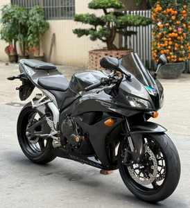 Motocicleta Usada CBR600 con Chasis de Aluminio, Motor de 4 Cilindros de Gran Potencia con Sonido Fuerte, Sistema de Escape Modificado - Product Image 1