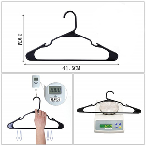 Cintres en plastique noirs durables et peu encombrants, personnalisables en couleur, à encoches standard, pour magasins de vêtements (vente en gros) - Product Image 4