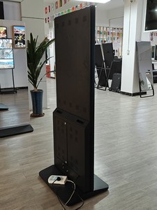 Veto 64 <b>70</b> Inch 4k Full Screen Portable Digital Signage Touch Lcd Advertising Display for Shopping Mall Poster Portable Digital - Product Image 2