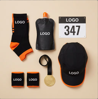 Kit de course Orange Marathon personnalisé avec logo, ensemble d'équipement de course vibrant avec médaille dorée, casquette de course, numéro de dossard, bracelet, chaussettes, kit de course complet