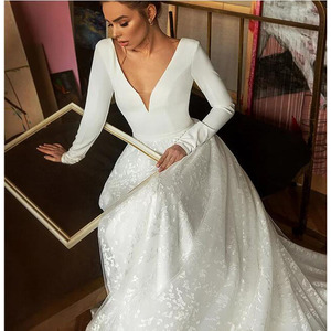 Robe de Mariée de Luxe Élégante à Manches Longues, Dos Nu, en Dentelle, Blanche - Product Image 3