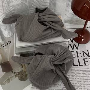 Sac à main portable gris style nœud en tissu doux, pochette de poignet en coton pour cosmétiques et téléphones, sacs fourre-tout - Product Image 3