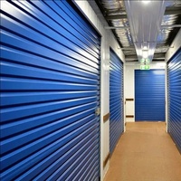 Vente en gros Installation de self-stockage Porte en acier à volet roulant Prix bas Boutique Porte roulante à volet roulant Porte roulante de stockage Porte roulante