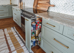 Gabinetes de <span class=keywords><strong>cocina</strong></span> de lujo de diseño clásico personalizado de fábrica CBMmart <span class=keywords><strong>madera</strong></span> maciza con <span class=keywords><strong>encimera</strong></span> de piedra de cuarzo - Product Image 4