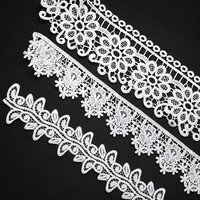 Dentelle florale délicate, logo brodé personnalisé en usine, dentelle soluble dans l'eau pour la couture de vêtements pour enfants